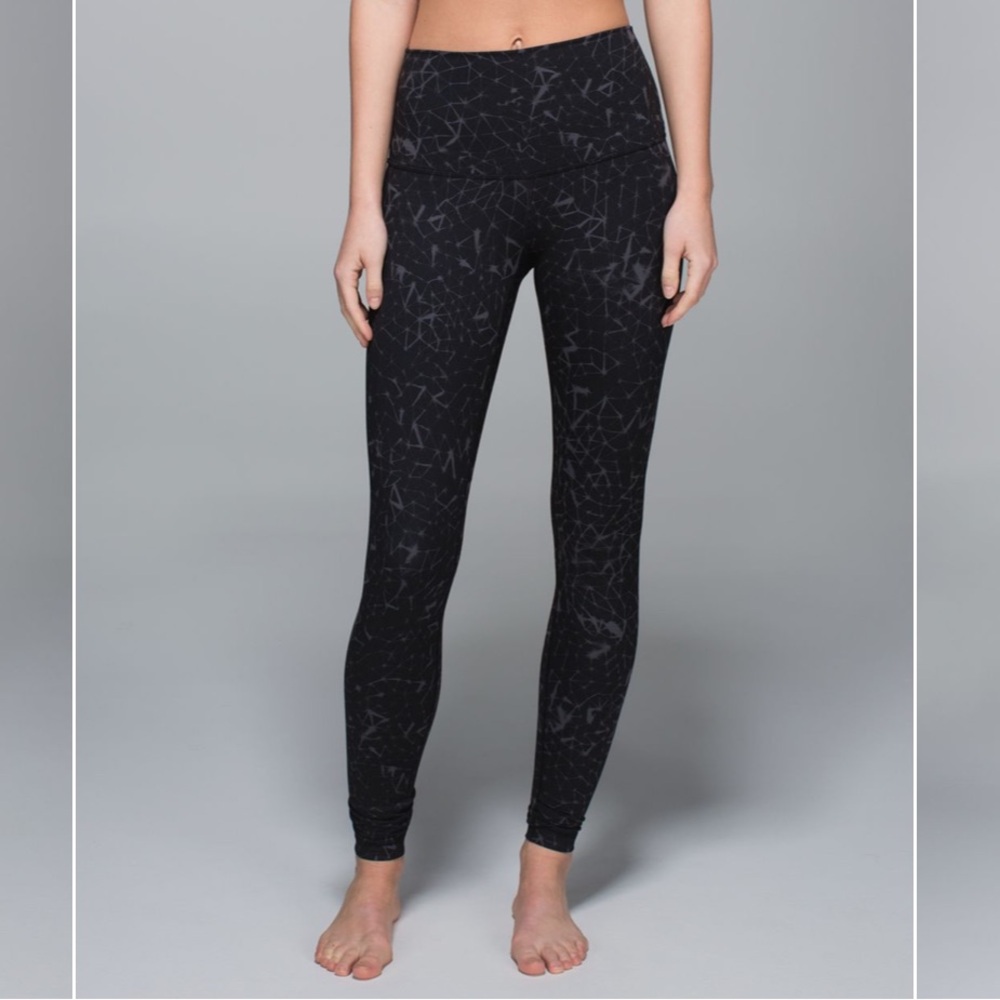 Lululemon Wunder Under Crop leggings in the "Star Crushed Coal Black" colorway